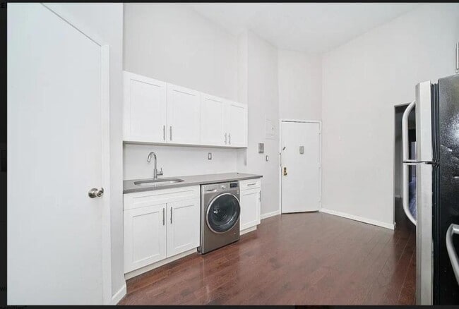 Building Photo - 2 bedroom in NEW YORK NY 10036 Unit W1