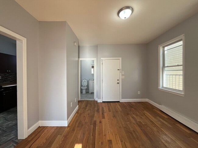 Photo - 158 Woodlawn Ave Unit 2B