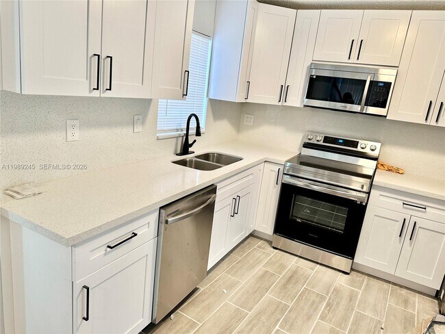 Photo - 2600 NE 8th Ave