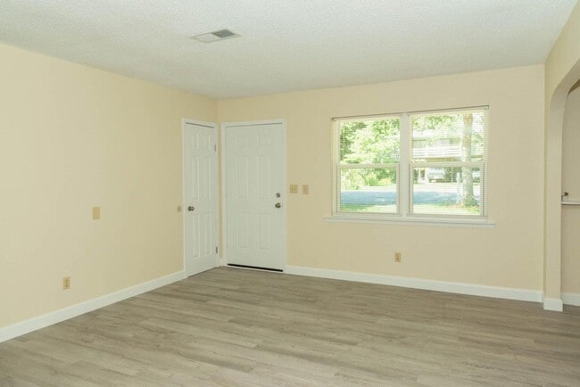 Photo - 705 Winton Ct
