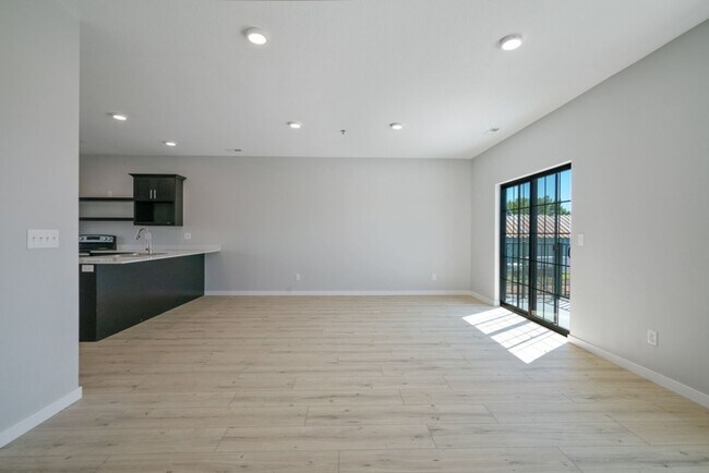 Photo - Clear Lake Condos - Now Offering Frist Mon... Unit 120 S 15th St