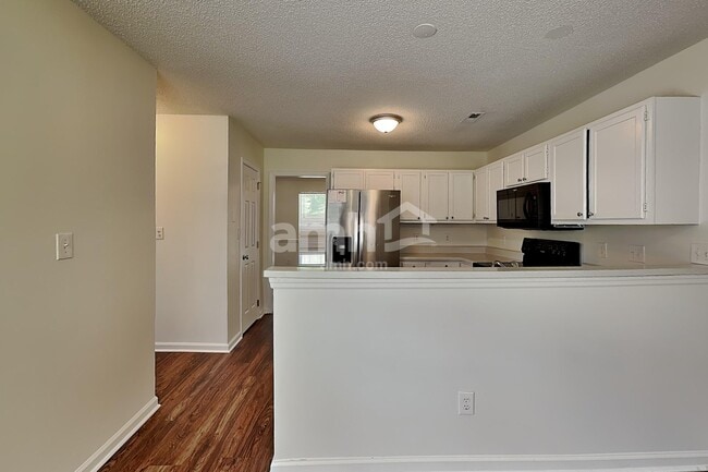 Photo - 1020 Ridgefield Cir