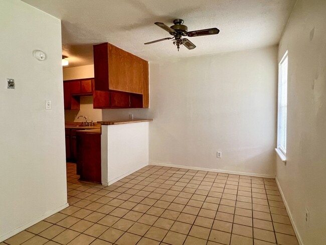 Photo - 707 Ruth Ct