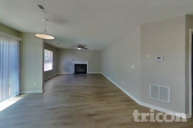 Photo - 160 Saddleridge Rd