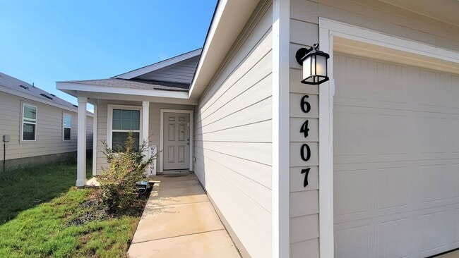 Photo - Beautiful like-new 3 bed | 2 bath home - Amazing community amenities!