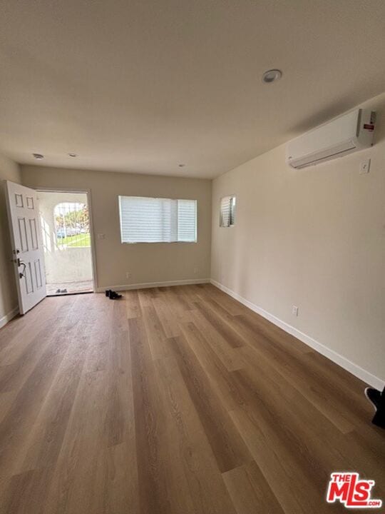 Photo - 800 E 83rd St