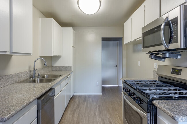1BR, 1BA - 725SF