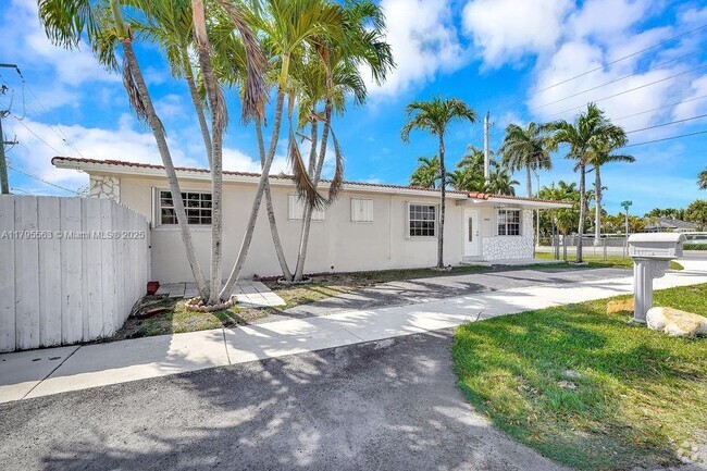 Building Photo - 2400 SW 103rd Ct Rental