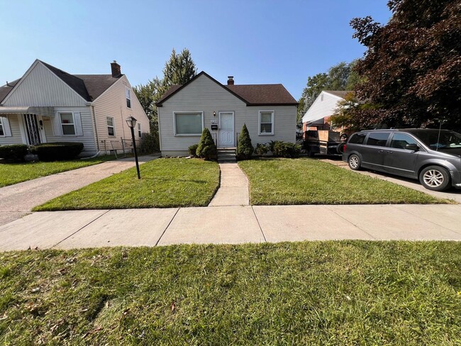 2 bedroom/1bath ranch in Harper Woods - $1... - 2 bedroom/1bath ranch in Harper Woods - $1... House