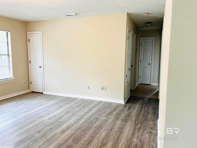 Photo - 20901 Lawrence Rd