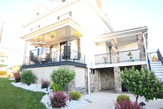Photo - 310 Chestnut St