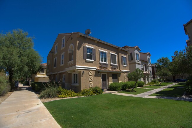 Comfort with Resort-Style Living 2BED/2BAT... - Comfort with Resort-Style Living 2BED/2BAT... House