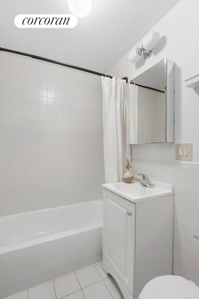 Photo - 312-320 W 23 St