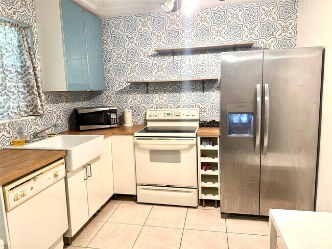 Building Photo - 1104 N 17th Ct Unit 105 Rental