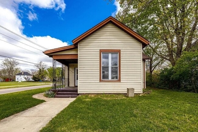 Photo - 330 W Withrow St
