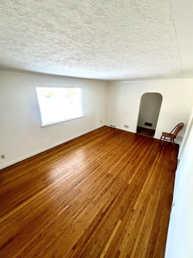 Photo - 1418-1414 14 St E