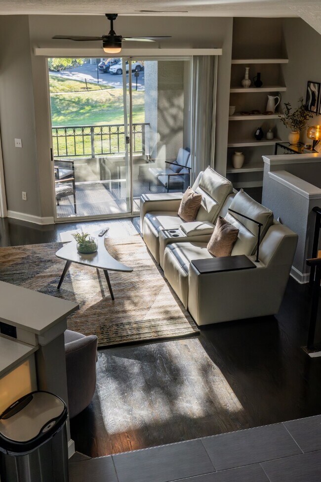 Photo - 708 Promenade Pl