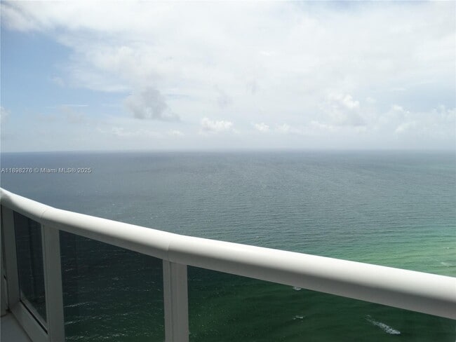 Building Photo - 15901 Collins Ave Unit 3907