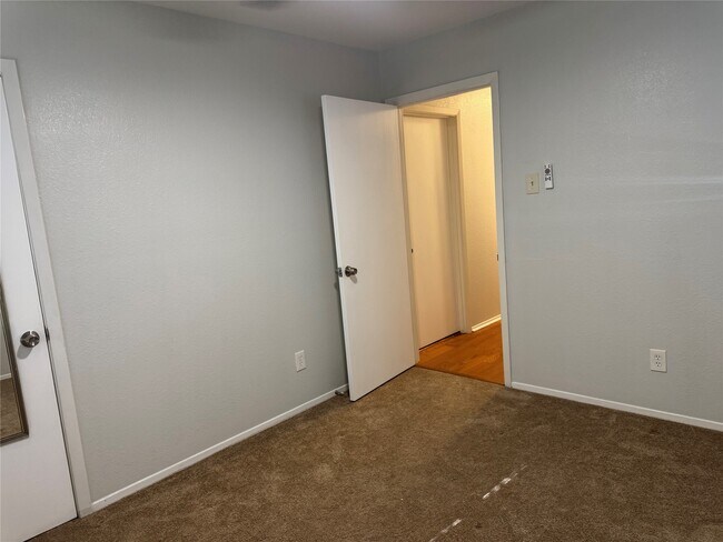 12119 Dunlap St