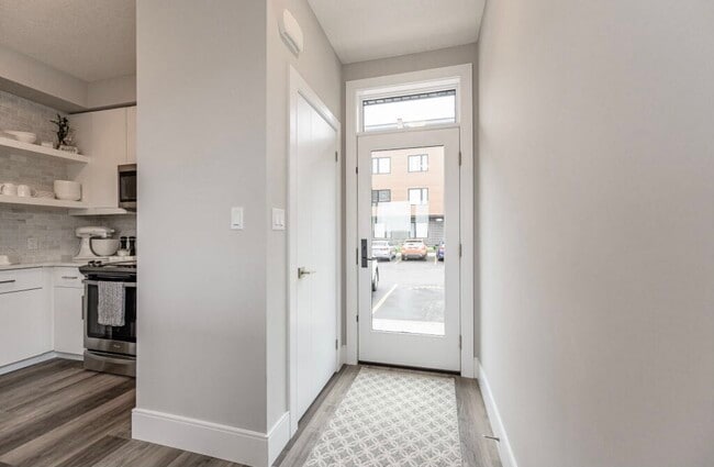 Photo - 54 Bridge St W