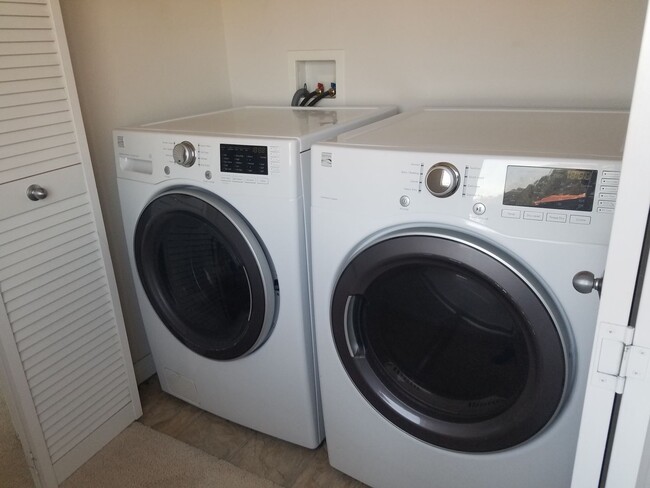 Photo - 3bd/2.5ba Condo w/ Attached Garage, Available July 31, 2026