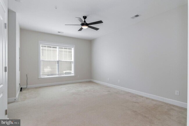 Photo - 612 Marina Landing Ln