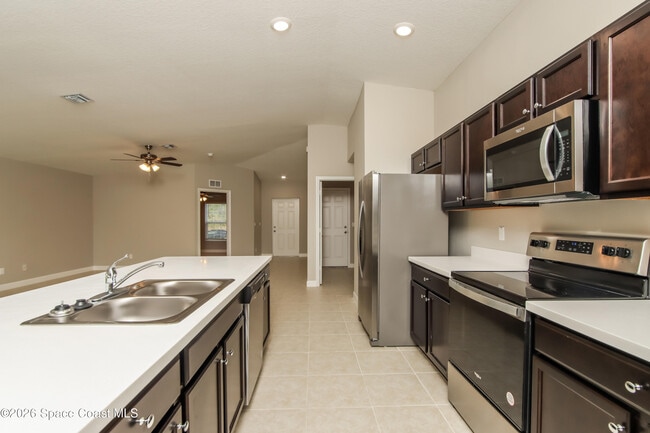 Photo - 2110 Watkins Rd SE