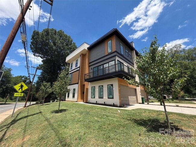Photo - 212 S Smallwood Pl