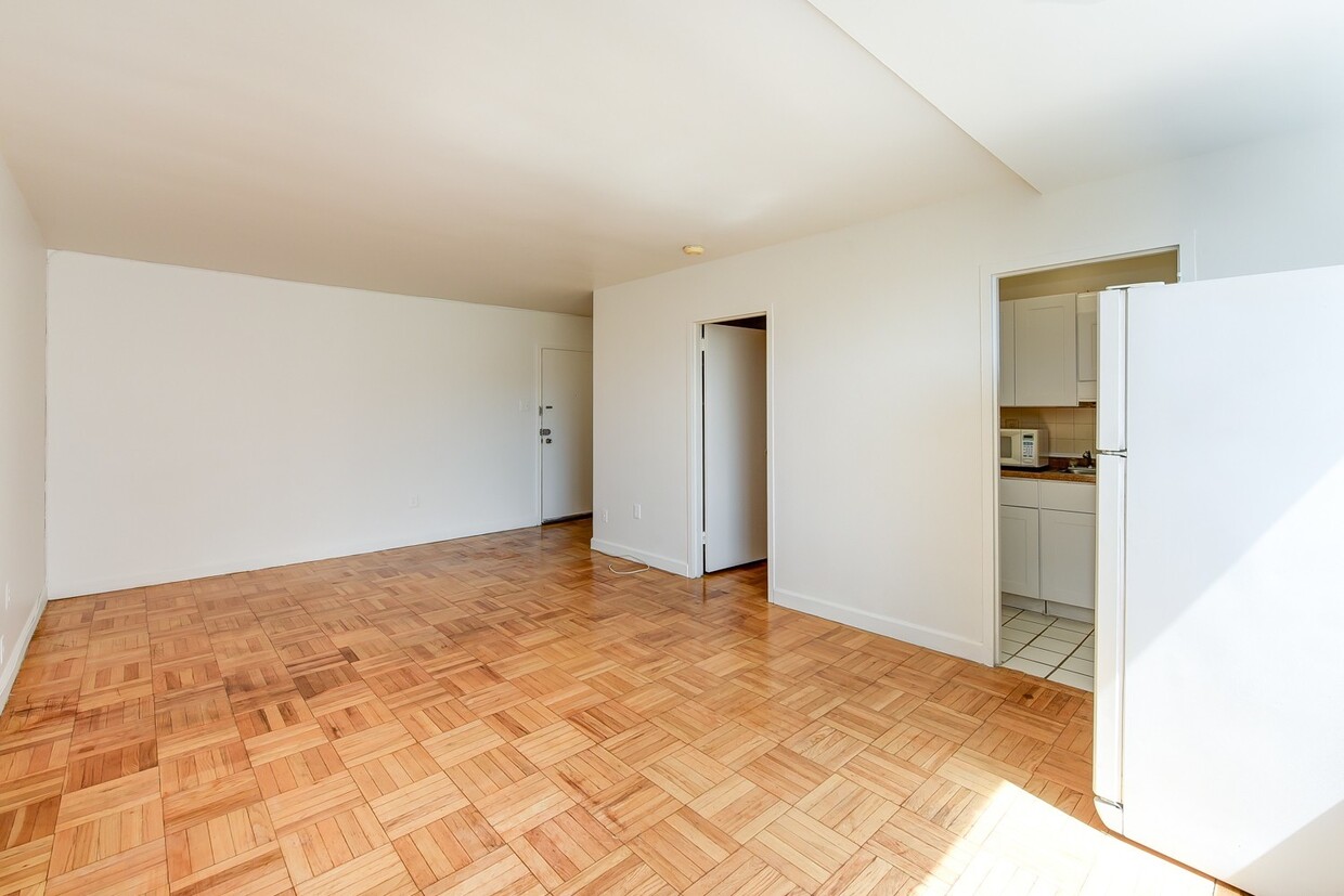 Spacious & Bright Studio at River Place West - Spacious & Bright Studio at River Place West