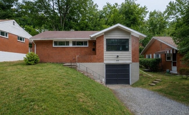 Building Photo - AVAILABLE SEPT 1ST!! BEAUTIFUL 3 BEDROOM HOME IN WILKINS TOWNSHIP!
