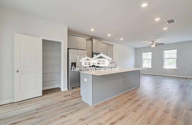 Photo - 3203 Bateman Drive SE