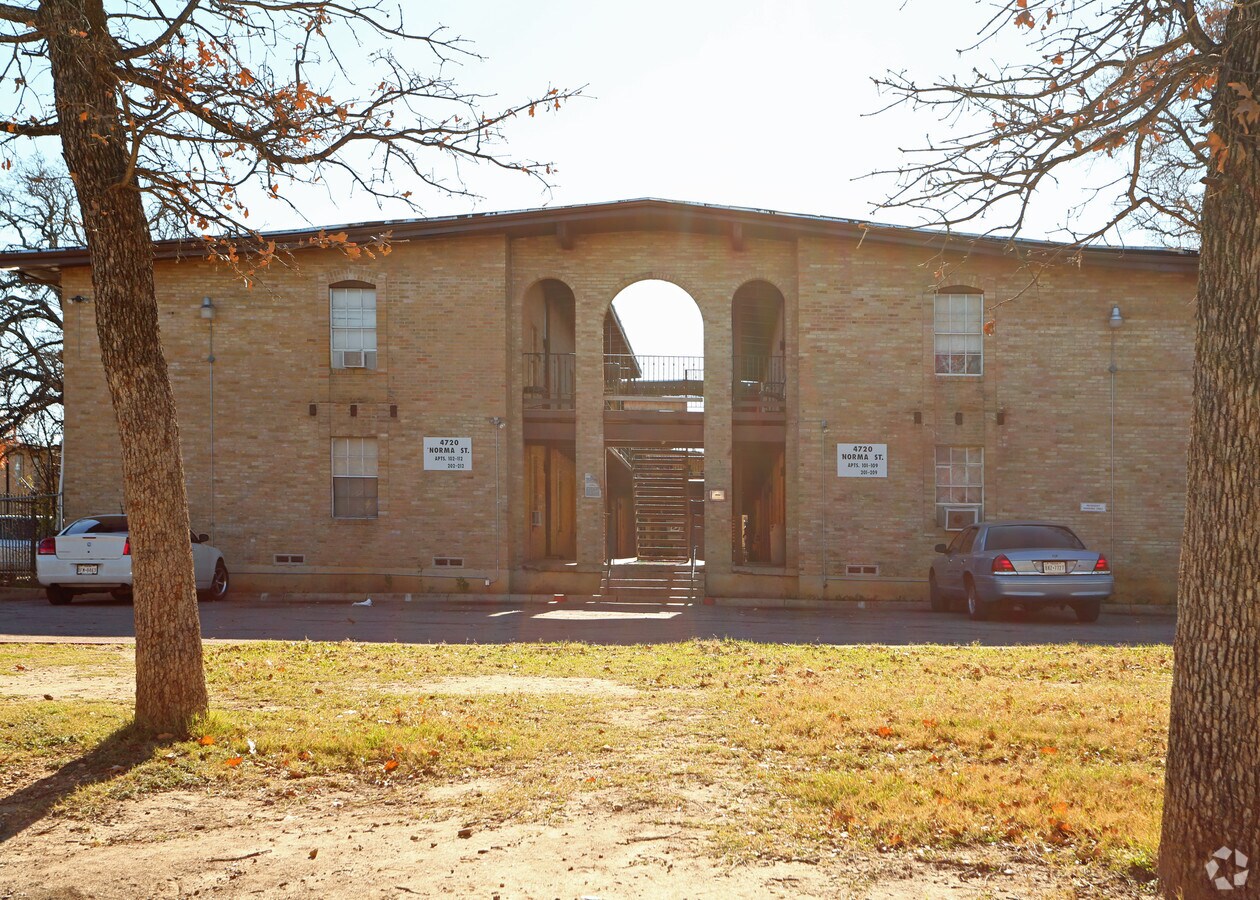 Property Exterior - Ederville Apartments