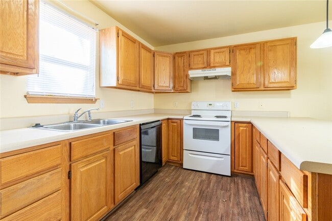 Photo - 210 Meadow Ct