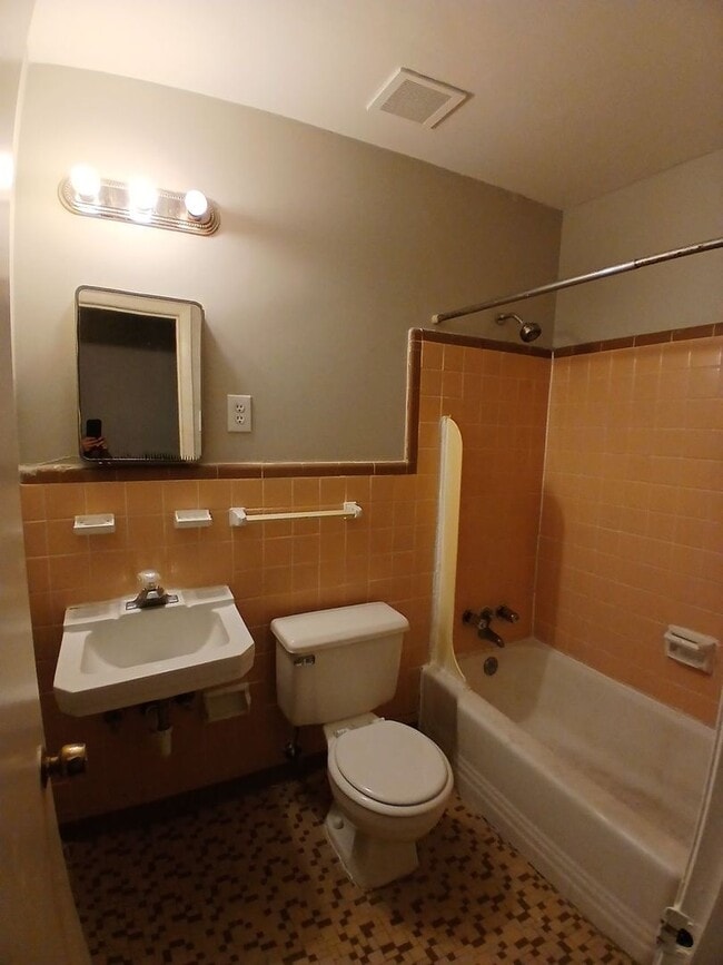 Photo - Nice 3 bedroom 2 bath Home For Rent