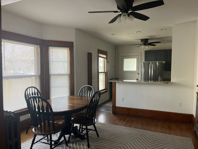 Photo - 1606 Hewitt Ave Unidad 1