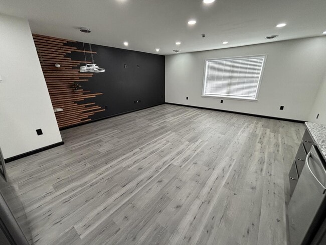 Photo - 8495 Woodbury Pike