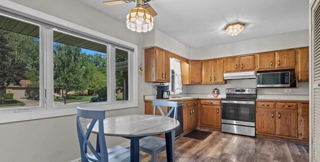 Photo - 945 Ruth Dr House