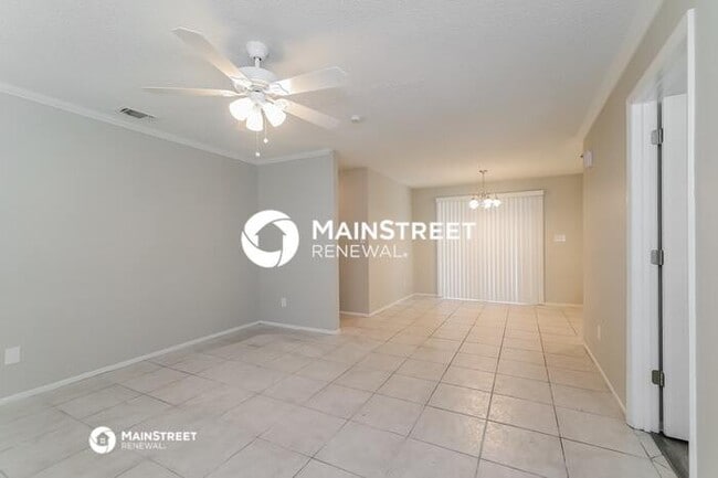 Photo - 3 Bedroom Pet-Friendly Home in OCOEE, FL with Main Street Renewal