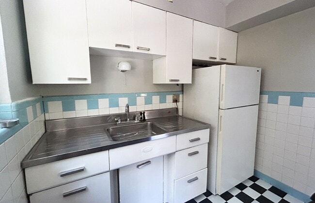 Photo - 458 Wood Ave Unit 458-04