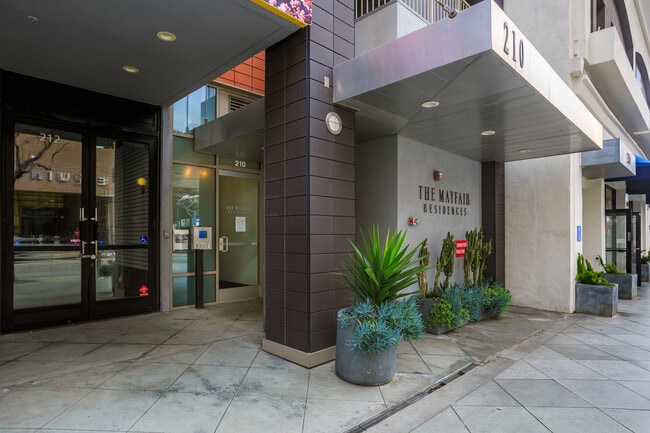 Mayfair Entrance - Mayfair Residences at Santa Monica Beach Rental