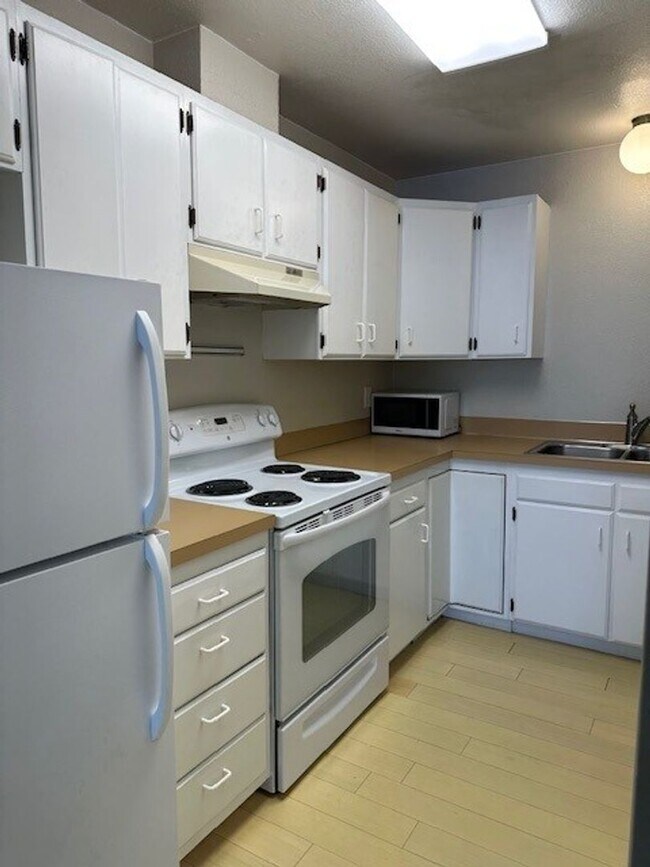 Photo - Elevate your Lifestyle!, Close to Everythi... Unidad 11