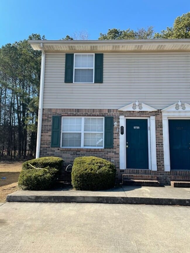 Building Photo - MOUSE CREEK RD 5725/5727 Unit 5725