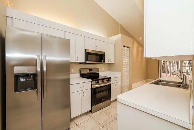 Photo - 6066 Ungerer St