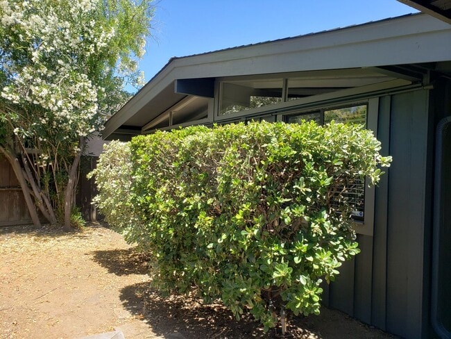 Photo - 10400 Johnson Ave