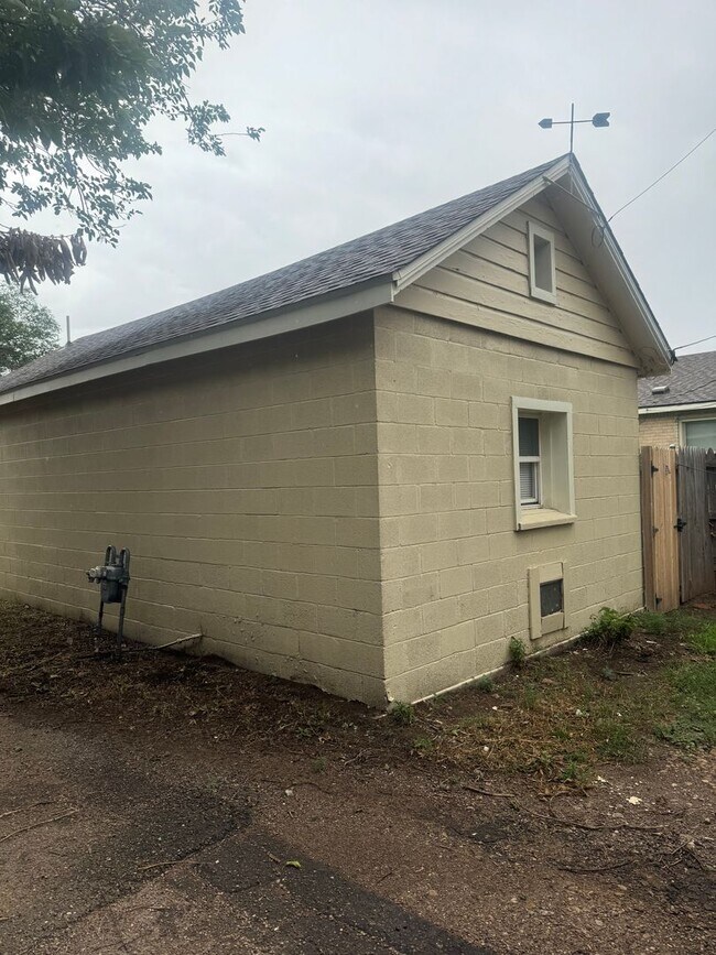 Photo - HUD ACCEPTEDED! Efficiency Stand Alone Bac...