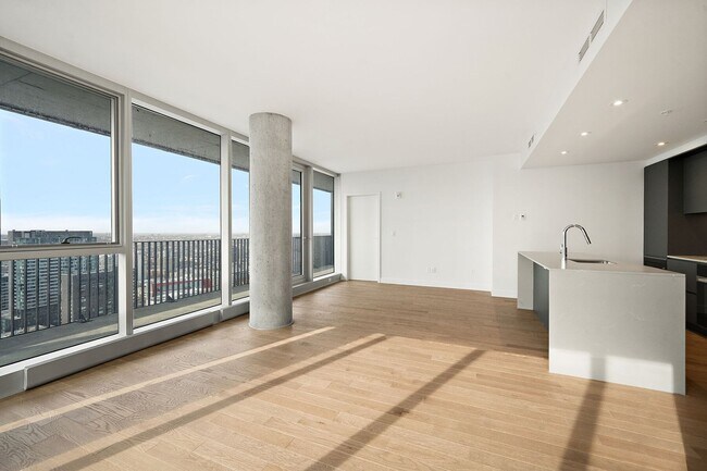 Photo - 1205 Pl. Phillips Unité 3710