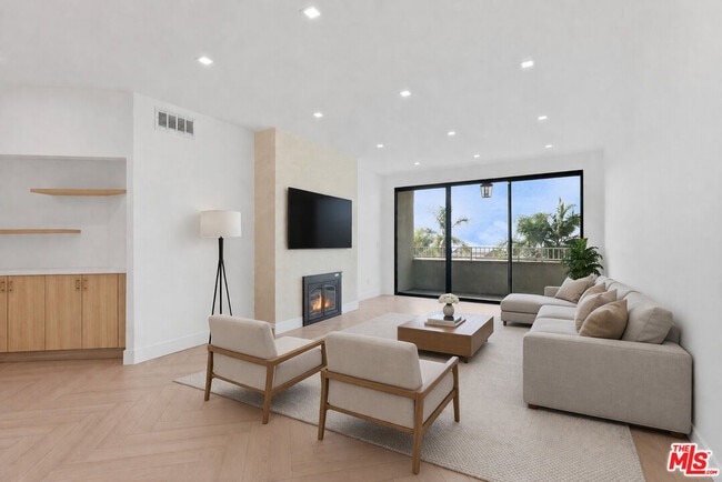 Photo - 8455 Fountain Ave Unit 308