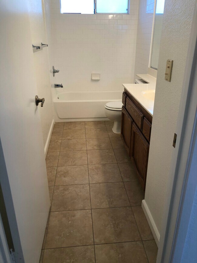 Beautiful 3/2 home in Antelope! 3956 Sitti... Rental For Rent in