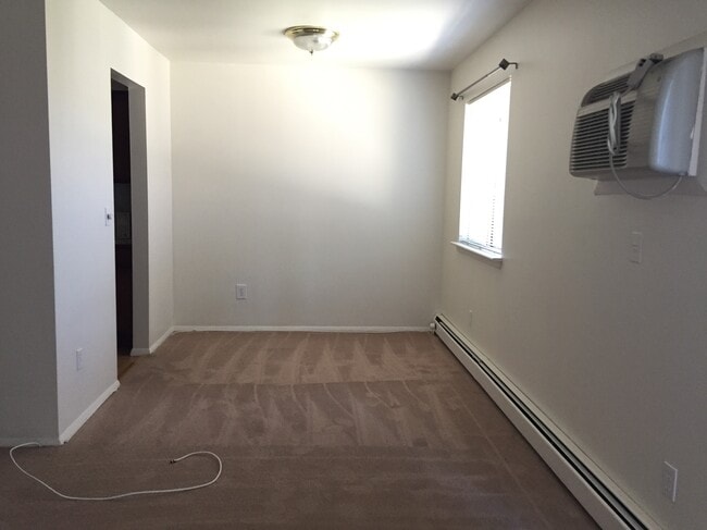 Dining room - 912 Cherry Hill Dr Unit 912