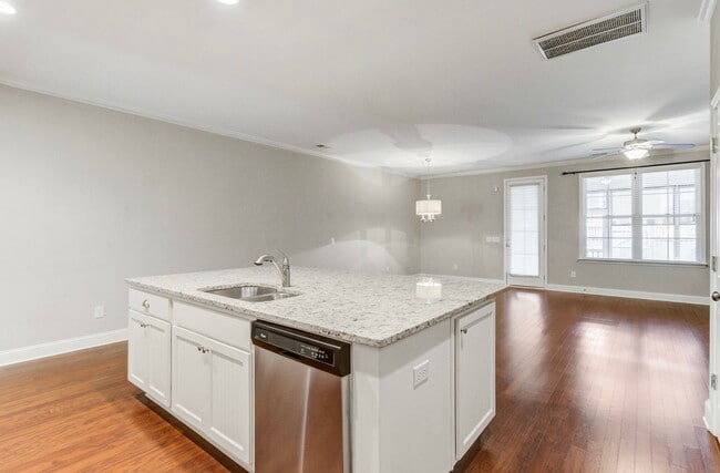 Photo - 2005 Kings Gate Ln